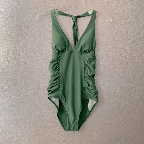 🟢3 items for $20—-CUPSHE one piece swimsuit halter style ruching partial lining - Picture 2 of 9